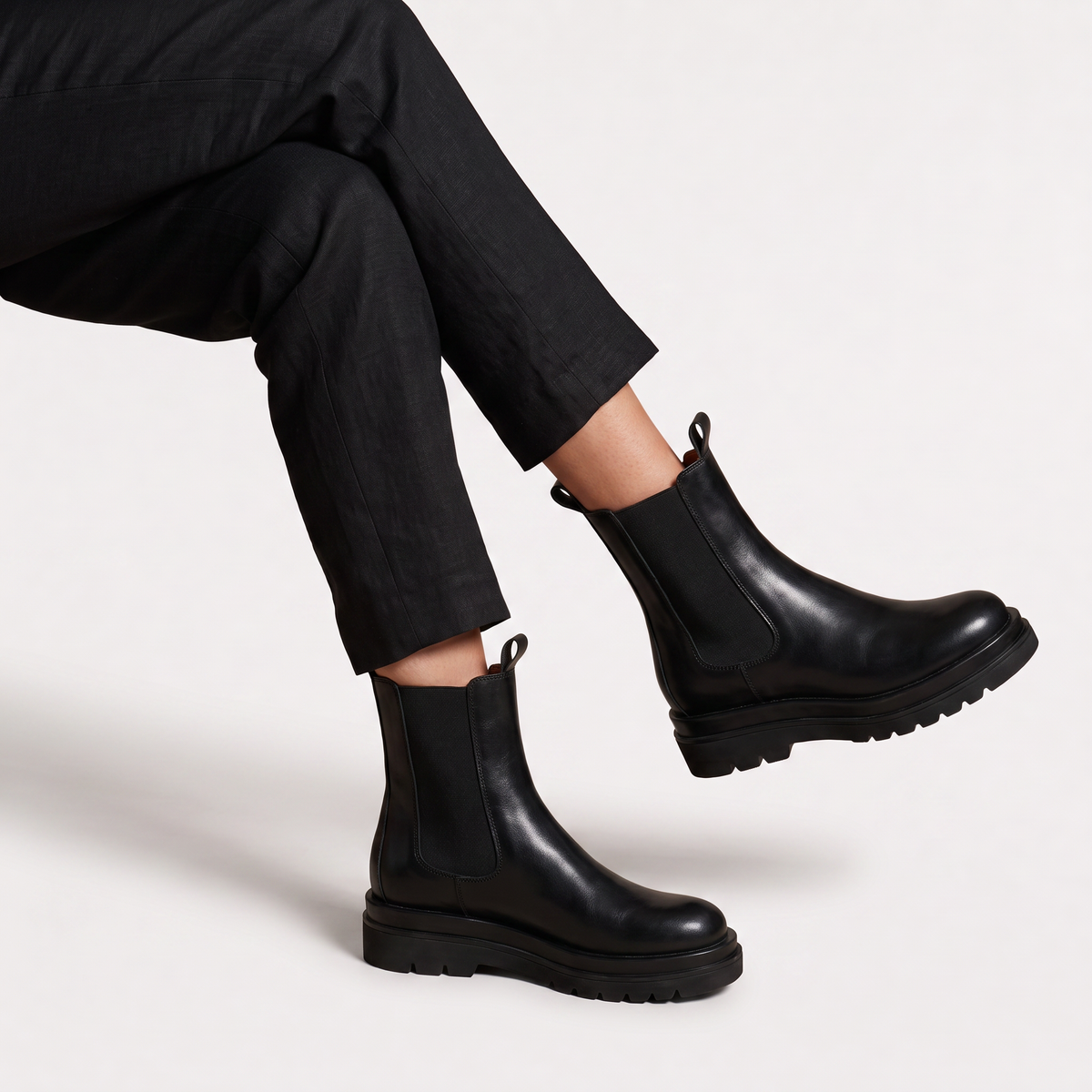 women's chunky platform Chelsea boot in black