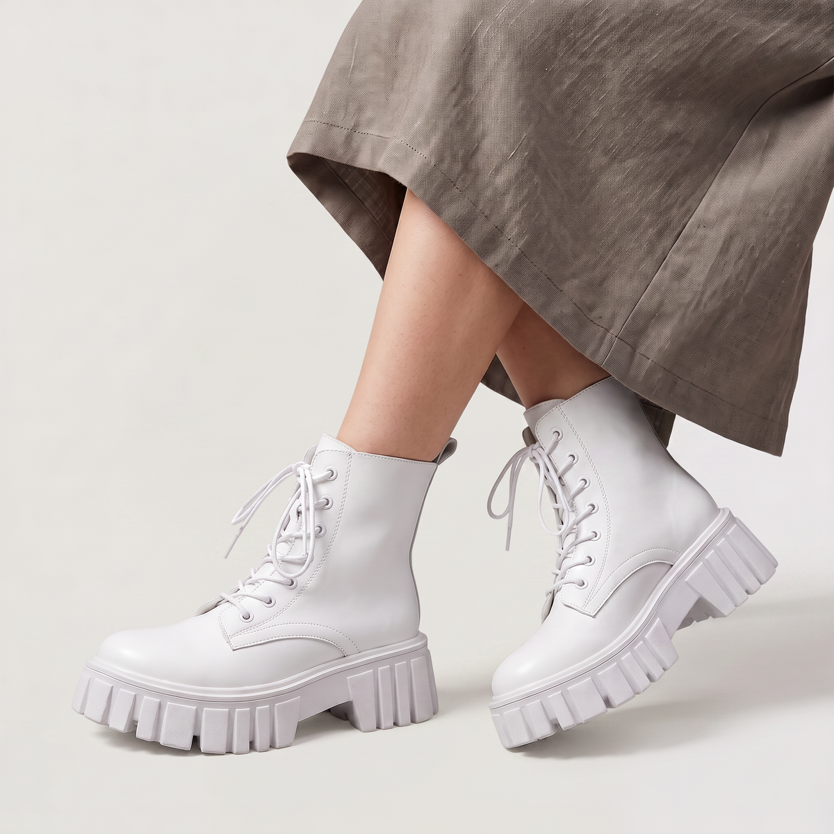 women's chunky lace-up combat boot